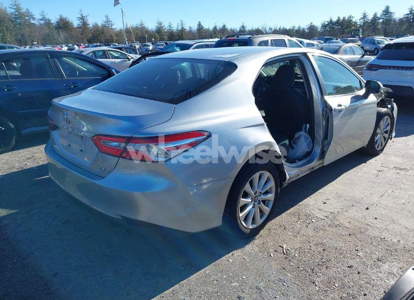 Photo 4 of 2018 Toyota Camry LE (VIN 4T1B11HK0JU029523)