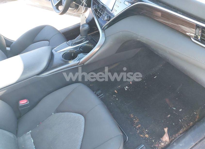 Photo 5 of 2018 Toyota Camry LE (VIN 4T1B11HK0JU029523)