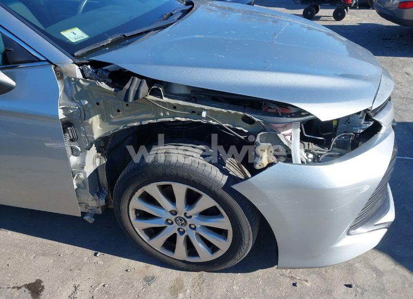 Photo 6 of 2018 Toyota Camry LE (VIN 4T1B11HK0JU029523)