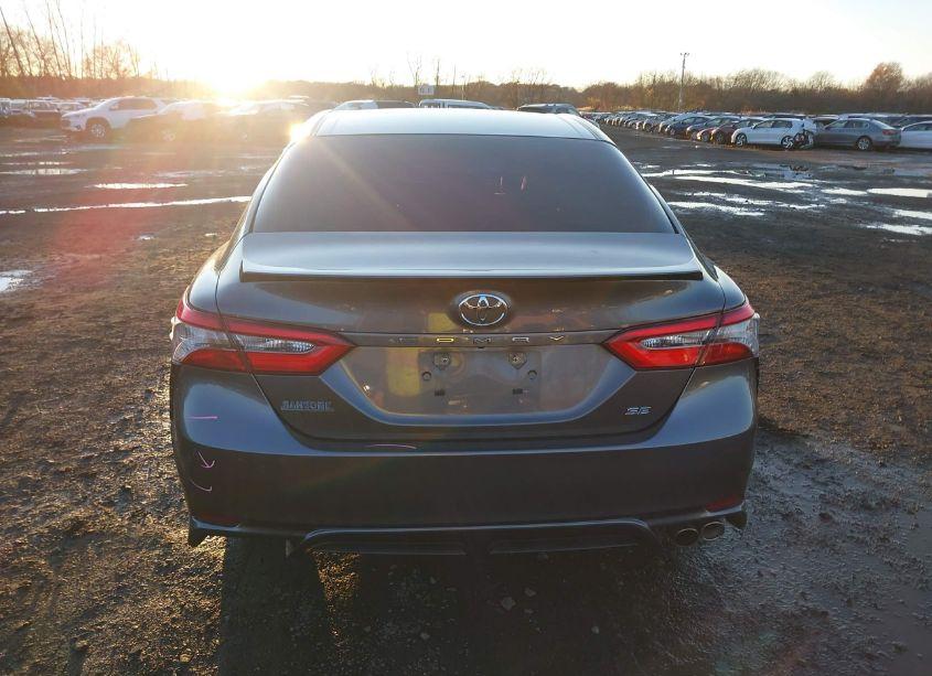 Photo 17 of 2018 Toyota Camry SE (VIN 4T1B11HK0JU032244)