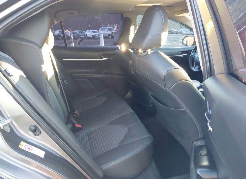 Photo 8 of 2018 Toyota Camry SE (VIN 4T1B11HK0JU032244)