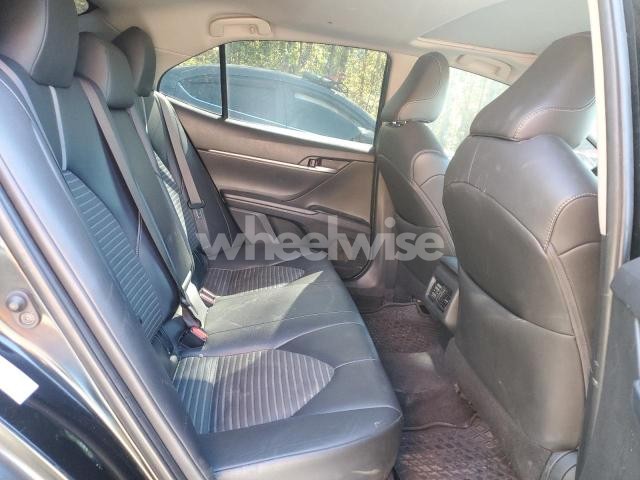 Photo 4 of 2018 TOYOTA CAMRY L (VIN 4T1B11HK0JU033233)