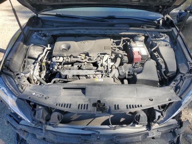 Photo 6 of 2018 TOYOTA CAMRY L (VIN 4T1B11HK0JU033233)