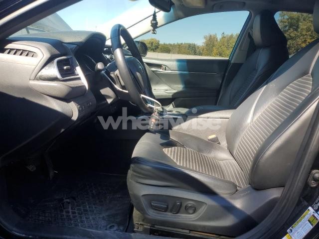 Photo 9 of 2018 TOYOTA CAMRY L (VIN 4T1B11HK0JU033233)