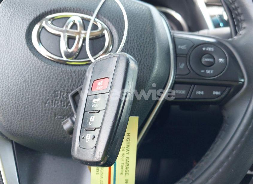 Photo 11 of 2018 Toyota Camry SE (VIN 4T1B11HK0JU039078)