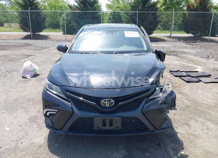 Photo 12 of 2018 Toyota Camry SE (VIN 4T1B11HK0JU039078)
