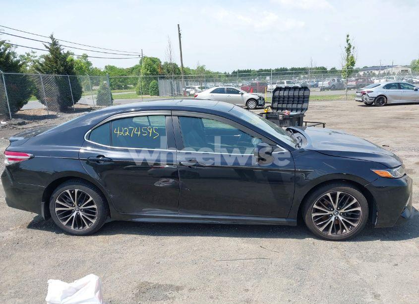Photo 13 of 2018 Toyota Camry SE (VIN 4T1B11HK0JU039078)