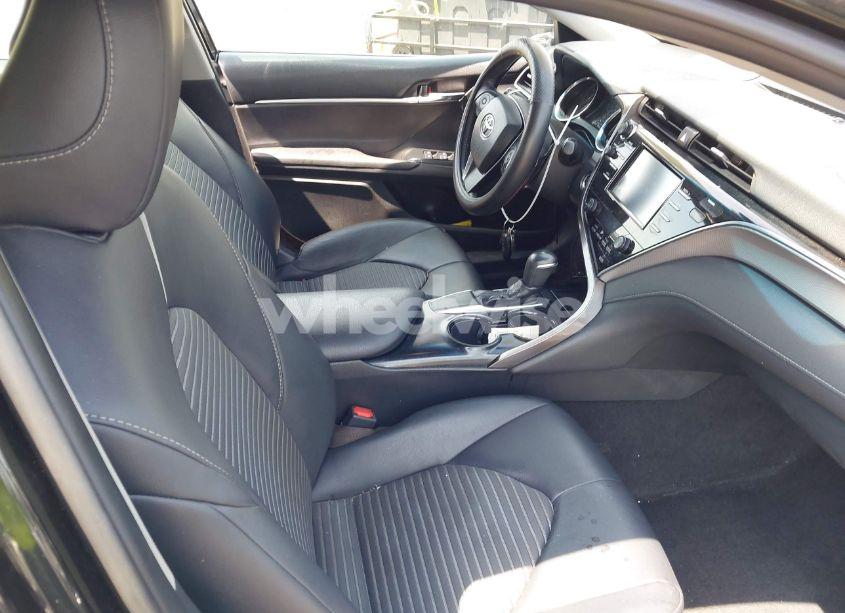 Photo 5 of 2018 Toyota Camry SE (VIN 4T1B11HK0JU039078)