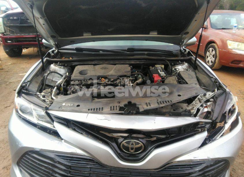 Photo 10 of 2018 Toyota Camry LE (VIN 4T1B11HK0JU039761)