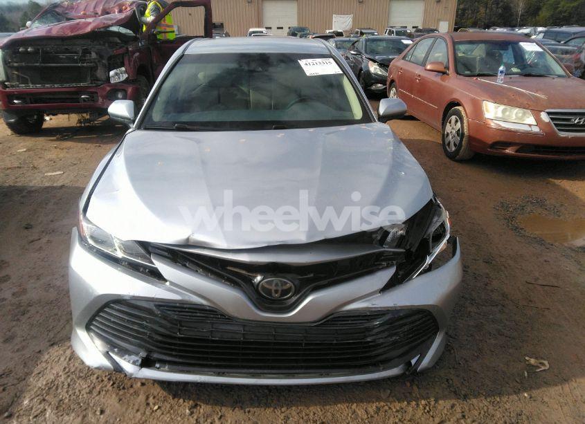 Photo 12 of 2018 Toyota Camry LE (VIN 4T1B11HK0JU039761)