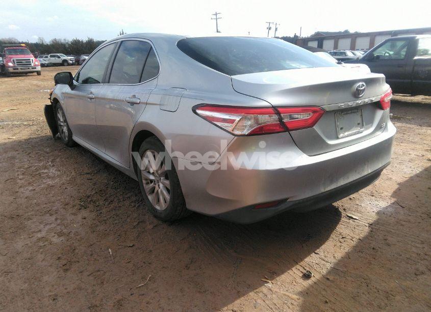 Photo 3 of 2018 Toyota Camry LE (VIN 4T1B11HK0JU039761)