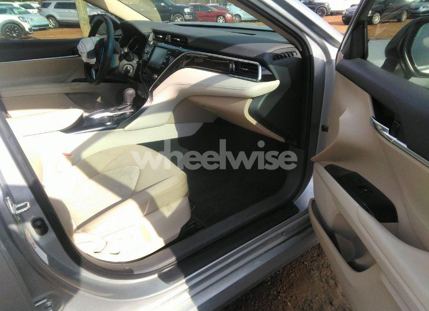 Photo 5 of 2018 Toyota Camry LE (VIN 4T1B11HK0JU039761)