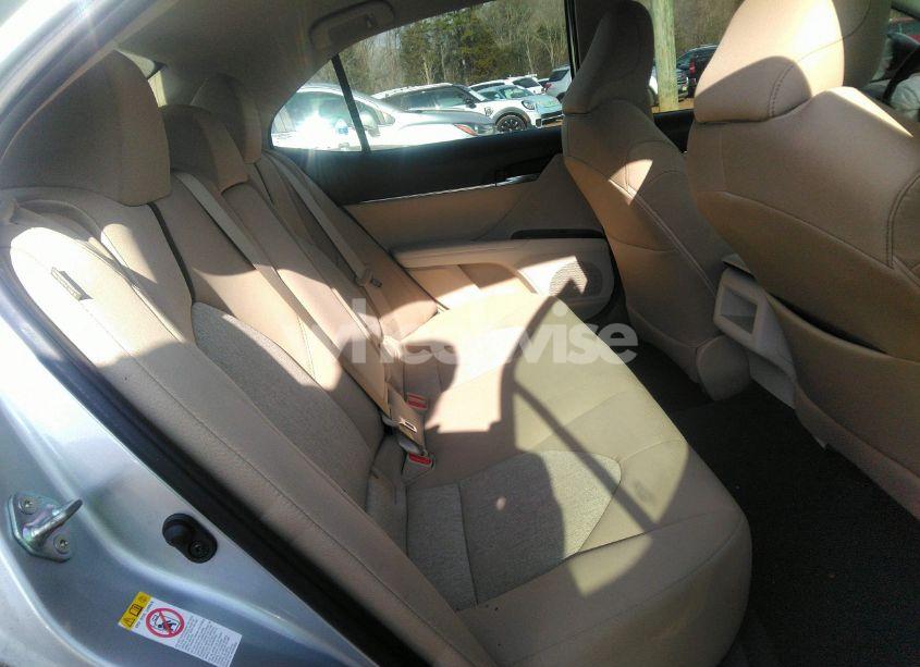 Photo 8 of 2018 Toyota Camry LE (VIN 4T1B11HK0JU039761)