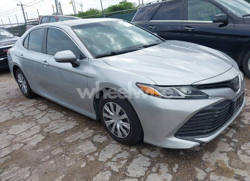 2018 Toyota Camry L (VIN 4T1B11HK0JU043244) main photo