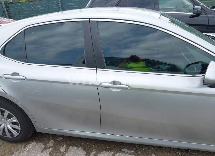 Photo 13 of 2018 Toyota Camry L (VIN 4T1B11HK0JU043244)