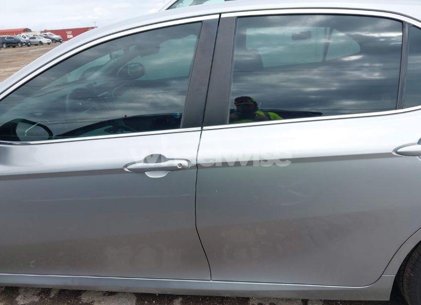 Photo 14 of 2018 Toyota Camry L (VIN 4T1B11HK0JU043244)