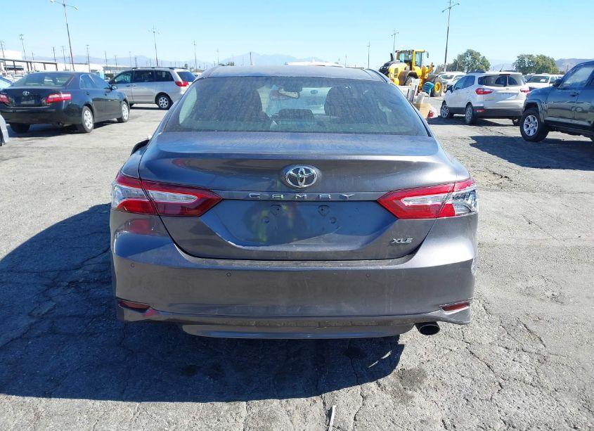 Photo 17 of 2018 Toyota Camry XLE (VIN 4T1B11HK0JU046631)
