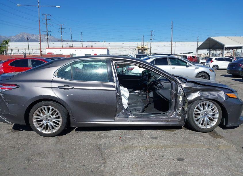 Photo 19 of 2018 Toyota Camry XLE (VIN 4T1B11HK0JU046631)