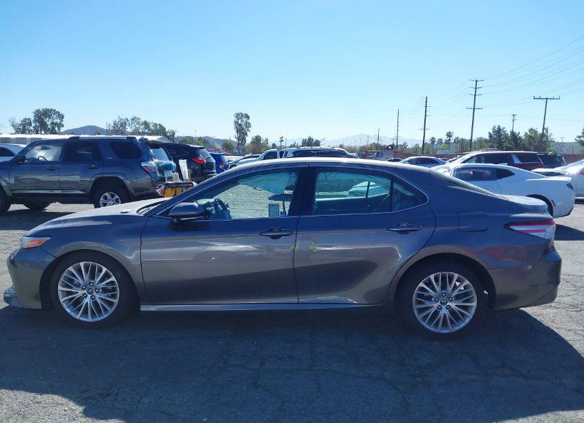 Photo 20 of 2018 Toyota Camry XLE (VIN 4T1B11HK0JU046631)