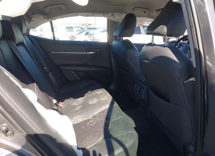 Photo 8 of 2018 Toyota Camry XLE (VIN 4T1B11HK0JU046631)