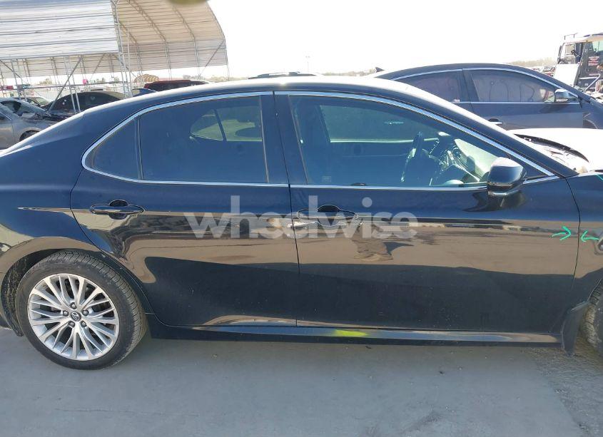 Photo 13 of 2018 Toyota Camry XLE (VIN 4T1B11HK0JU051487)