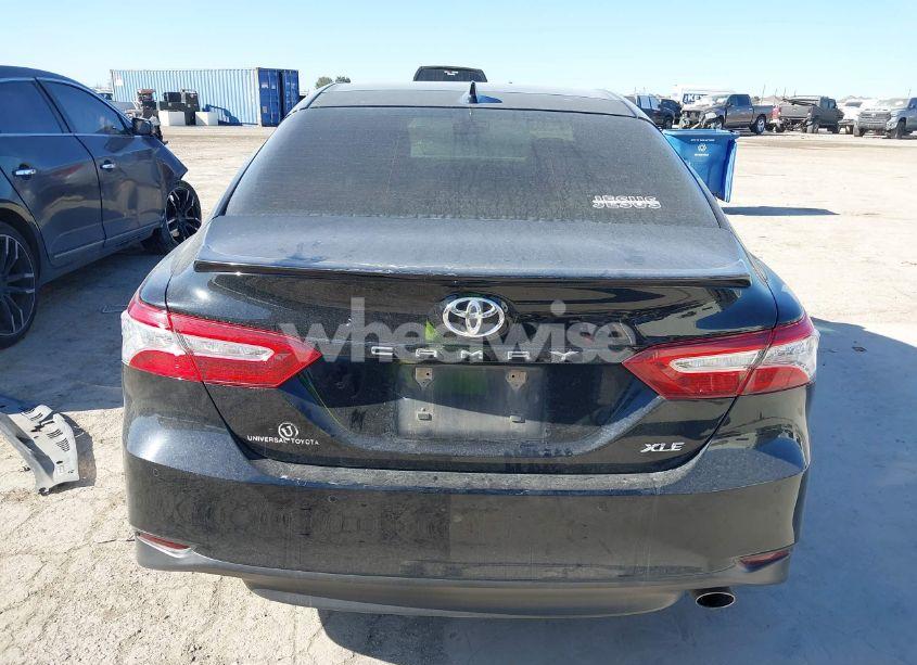 Photo 16 of 2018 Toyota Camry XLE (VIN 4T1B11HK0JU051487)