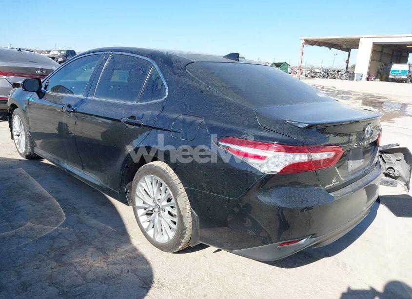 Photo 3 of 2018 Toyota Camry XLE (VIN 4T1B11HK0JU051487)