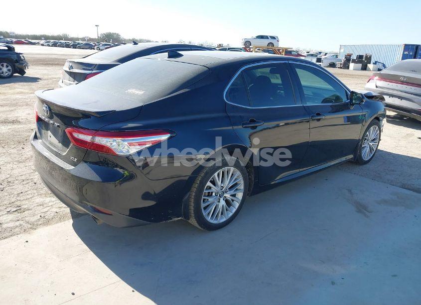Photo 4 of 2018 Toyota Camry XLE (VIN 4T1B11HK0JU051487)