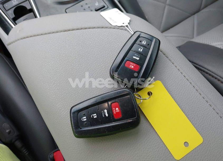 Photo 11 of 2018 Toyota Camry XLE (VIN 4T1B11HK0JU052297)