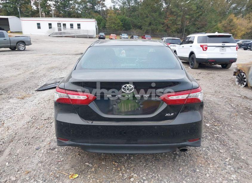 Photo 17 of 2018 Toyota Camry XLE (VIN 4T1B11HK0JU052297)