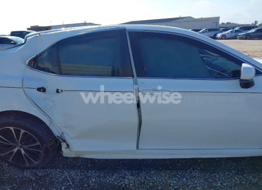 Photo 13 of 2018 Toyota Camry SE (VIN 4T1B11HK0JU054874)