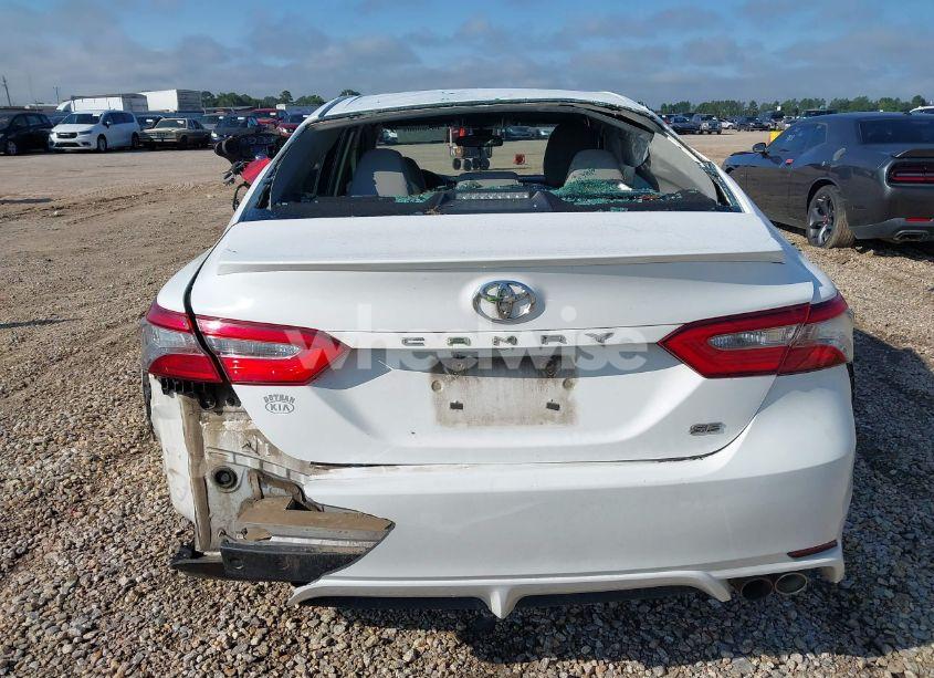 Photo 16 of 2018 Toyota Camry SE (VIN 4T1B11HK0JU054874)