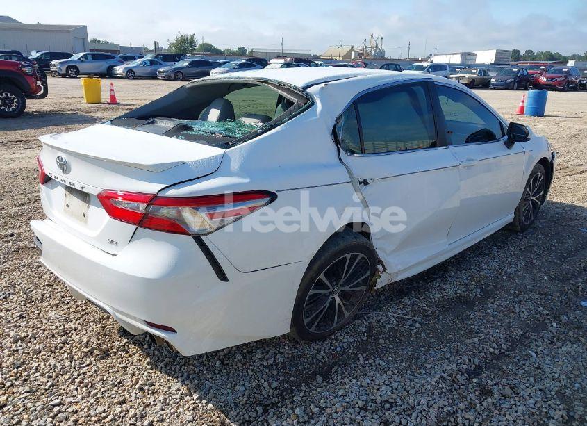 Photo 4 of 2018 Toyota Camry SE (VIN 4T1B11HK0JU054874)