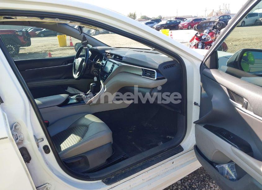 Photo 5 of 2018 Toyota Camry SE (VIN 4T1B11HK0JU054874)