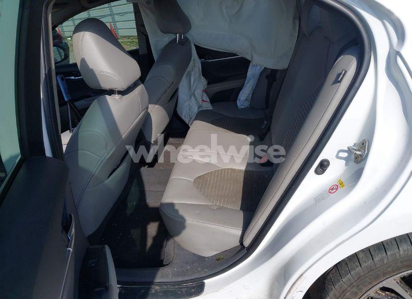 Photo 8 of 2018 Toyota Camry SE (VIN 4T1B11HK0JU054874)