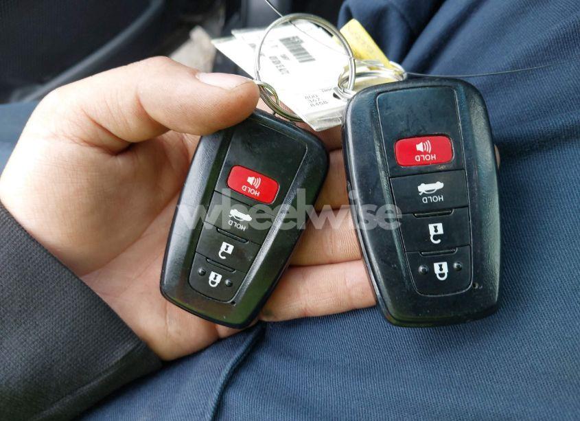 Photo 11 of 2018 Toyota Camry SE (VIN 4T1B11HK0JU055605)