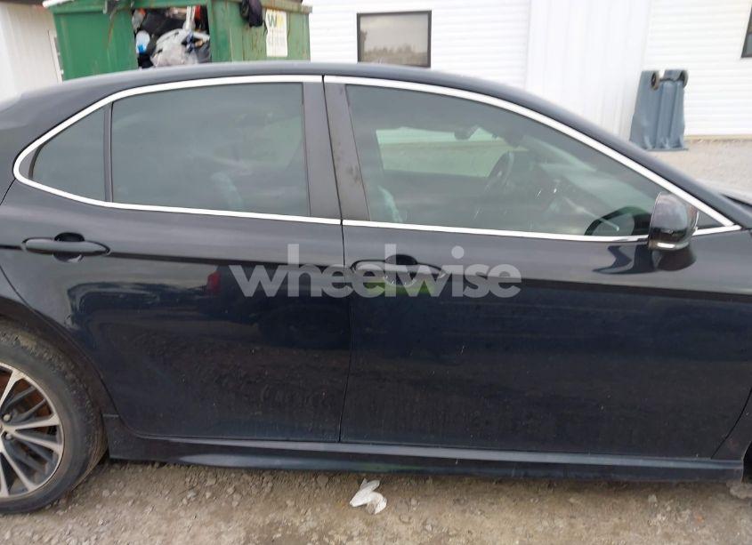 Photo 14 of 2018 Toyota Camry SE (VIN 4T1B11HK0JU055605)