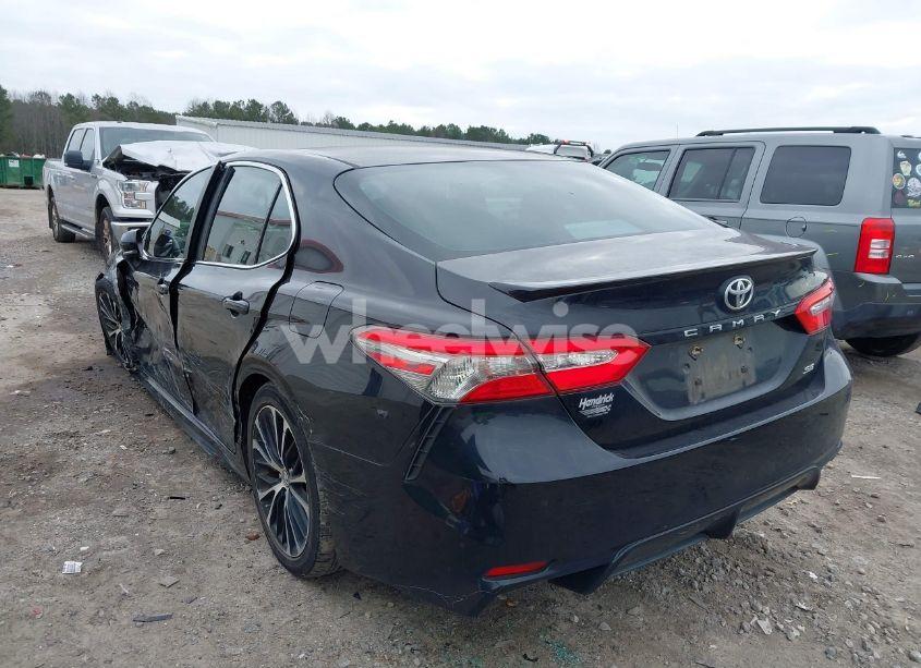 Photo 3 of 2018 Toyota Camry SE (VIN 4T1B11HK0JU055605)