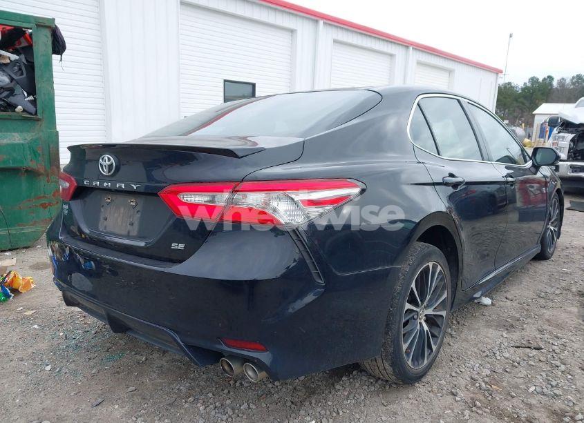 Photo 4 of 2018 Toyota Camry SE (VIN 4T1B11HK0JU055605)