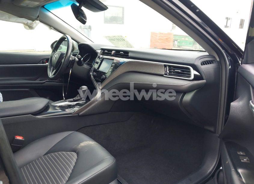 Photo 5 of 2018 Toyota Camry SE (VIN 4T1B11HK0JU055605)