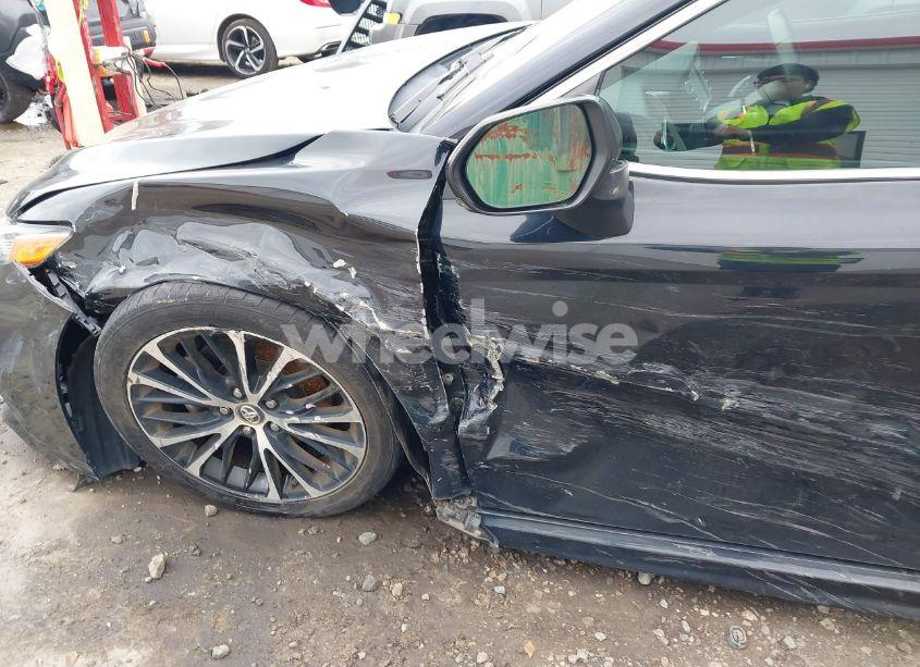 Photo 6 of 2018 Toyota Camry SE (VIN 4T1B11HK0JU055605)