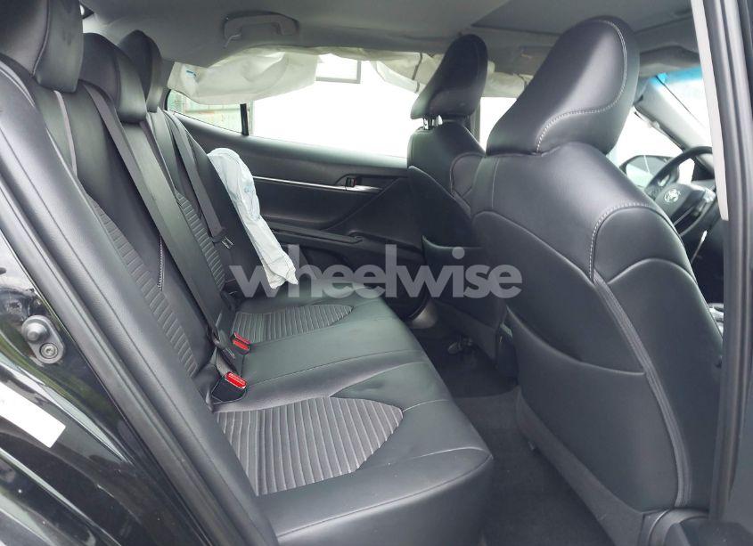 Photo 8 of 2018 Toyota Camry SE (VIN 4T1B11HK0JU055605)