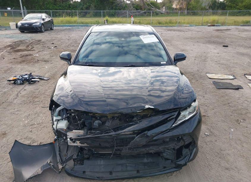 Photo 13 of 2018 Toyota Camry LE (VIN 4T1B11HK0JU074011)