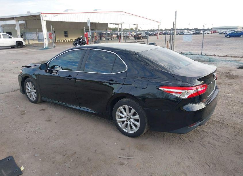 Photo 3 of 2018 Toyota Camry LE (VIN 4T1B11HK0JU074011)