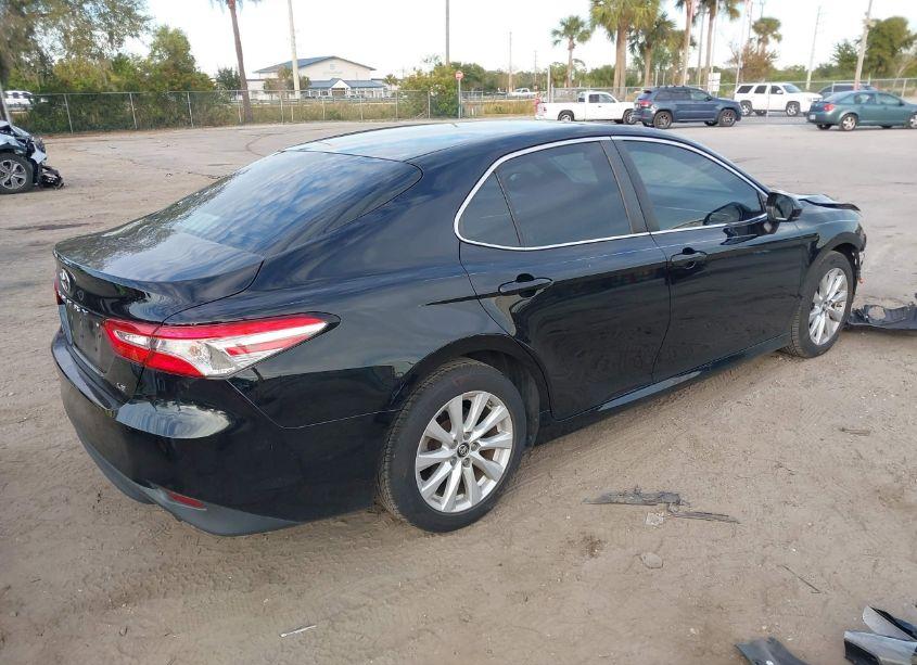 Photo 4 of 2018 Toyota Camry LE (VIN 4T1B11HK0JU074011)