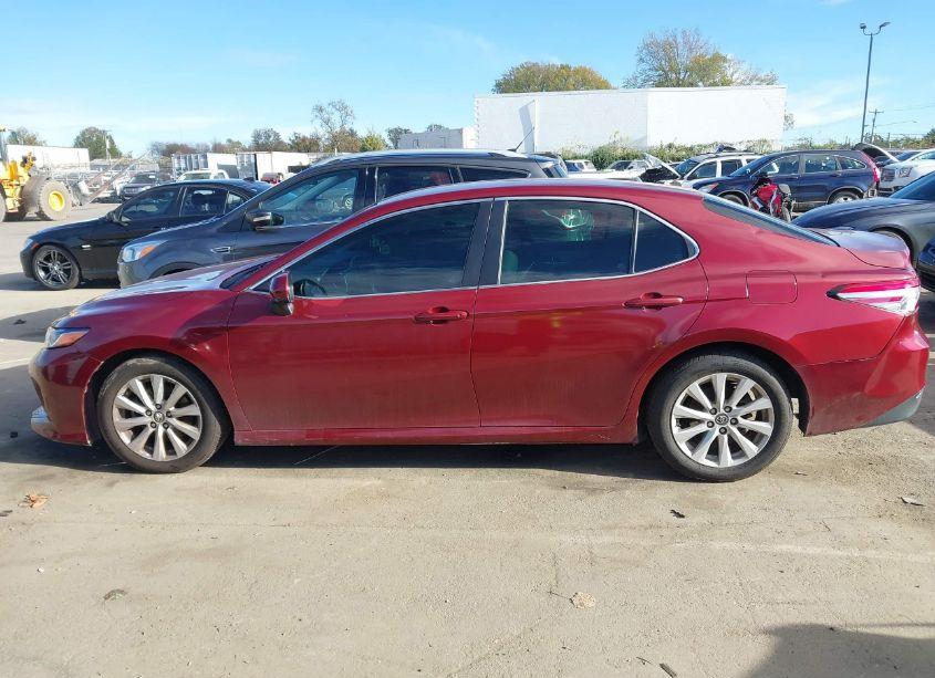 Photo 14 of 2018 Toyota Camry LE (VIN 4T1B11HK0JU078771)