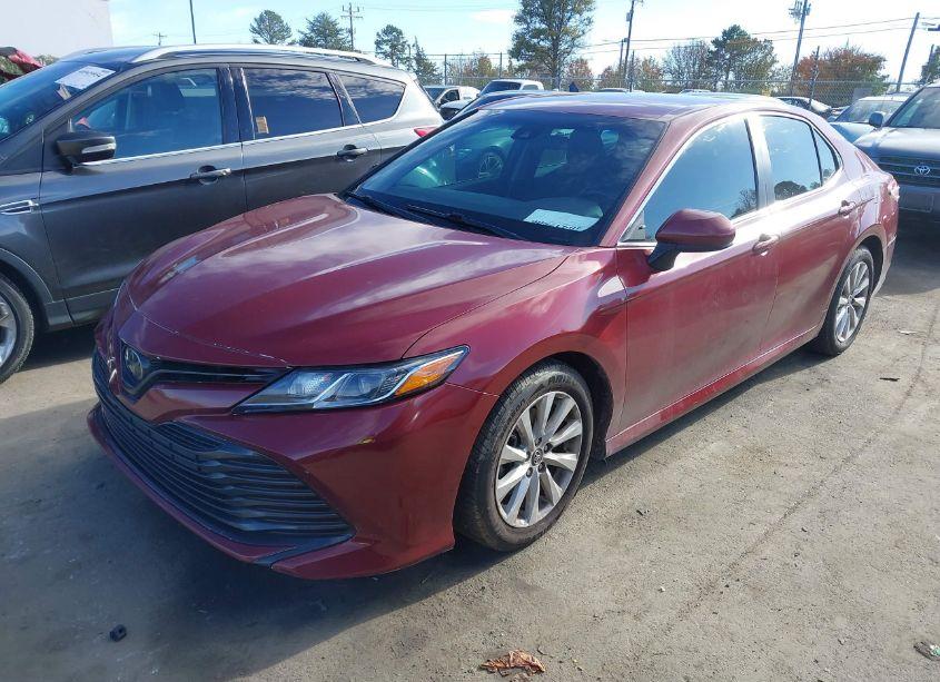 Photo 2 of 2018 Toyota Camry LE (VIN 4T1B11HK0JU078771)
