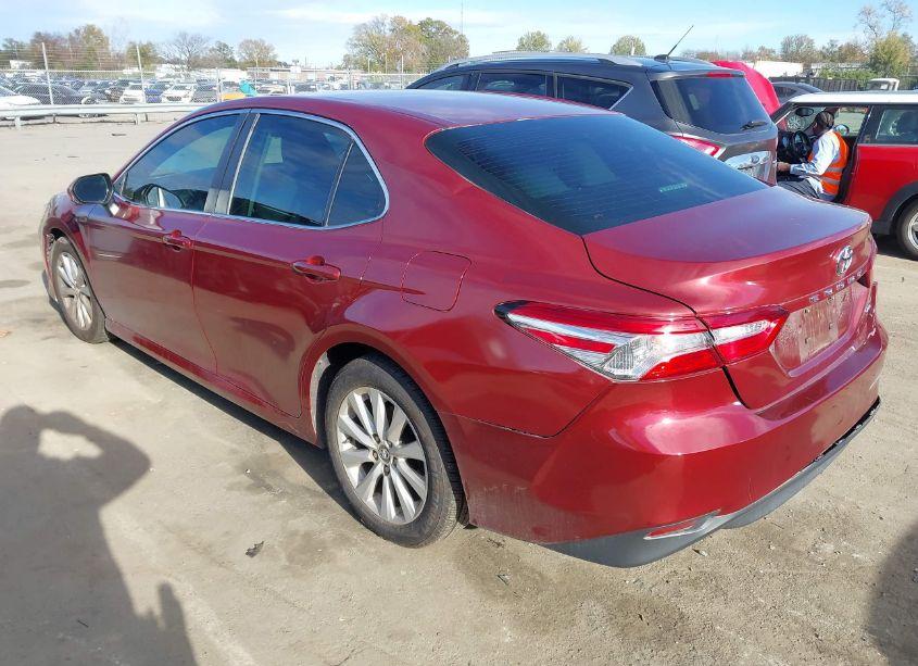 Photo 3 of 2018 Toyota Camry LE (VIN 4T1B11HK0JU078771)