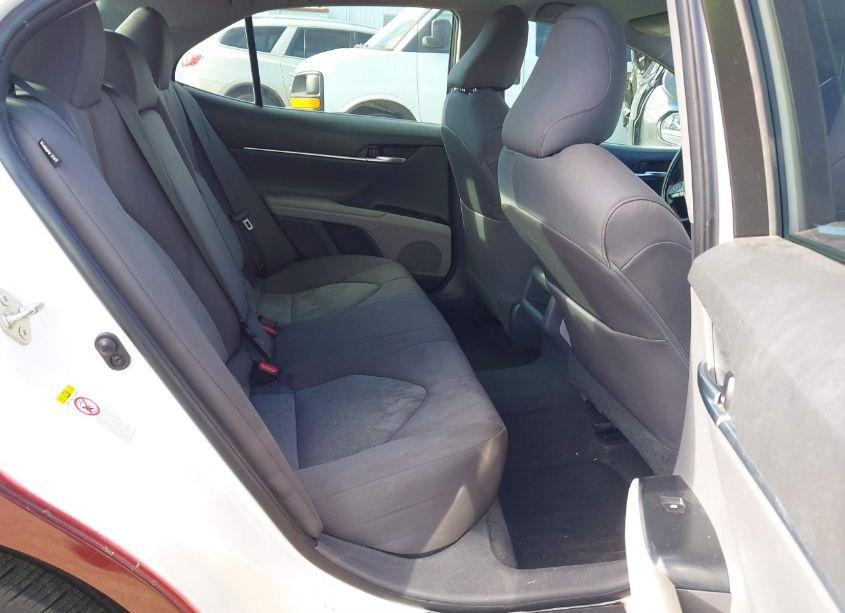 Photo 8 of 2018 Toyota Camry LE (VIN 4T1B11HK0JU078771)