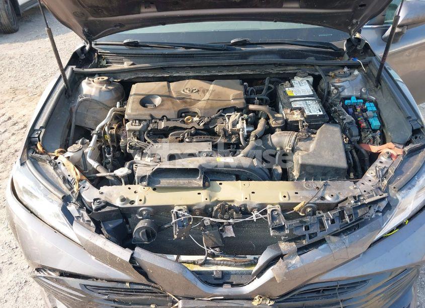 Photo 10 of 2018 Toyota Camry LE (VIN 4T1B11HK0JU088121)